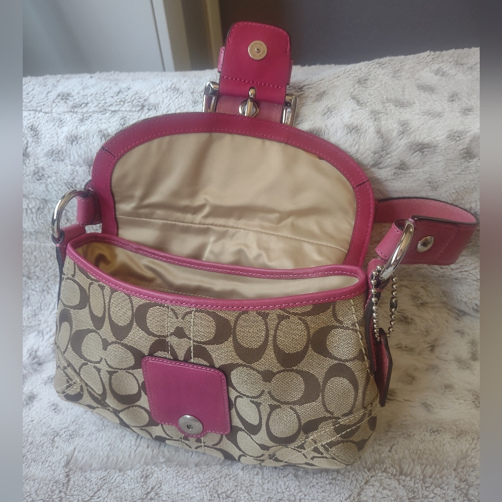 Stylish Tan and Pink Women's Coach Bag - Picture 3 of 16